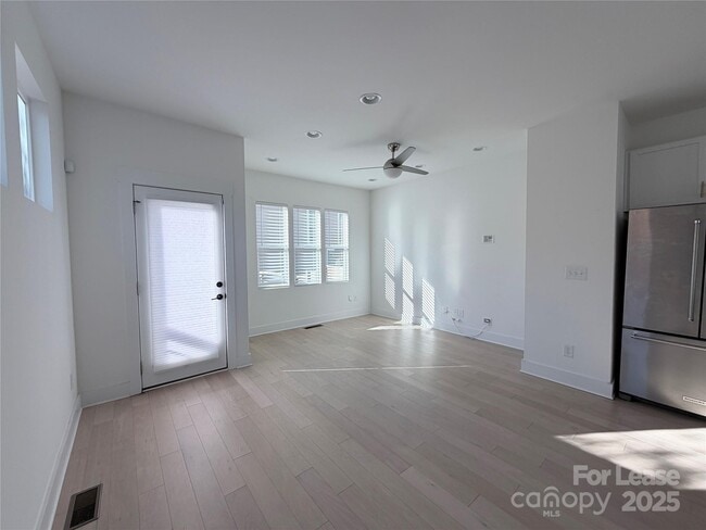 Photo - 2009 Hamorton Pl