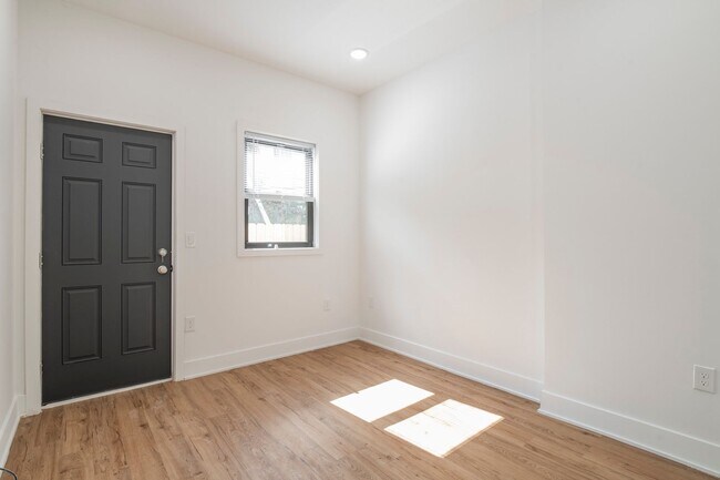 Building Photo - 3312 W Cumberland St Unit 1