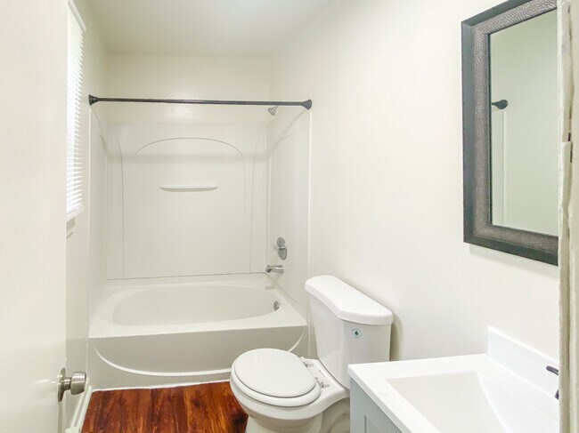 Photo - 2201 Front St