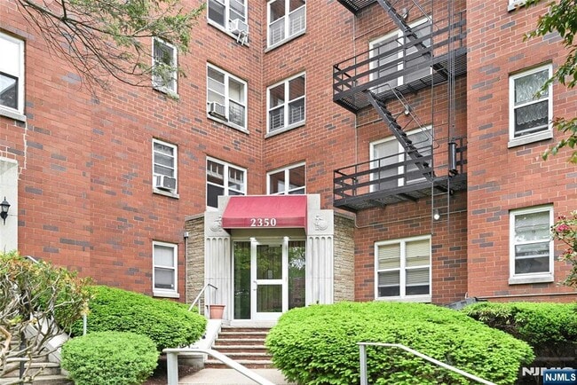Photo - 2350 Linwood Ave Condo Unit 1E