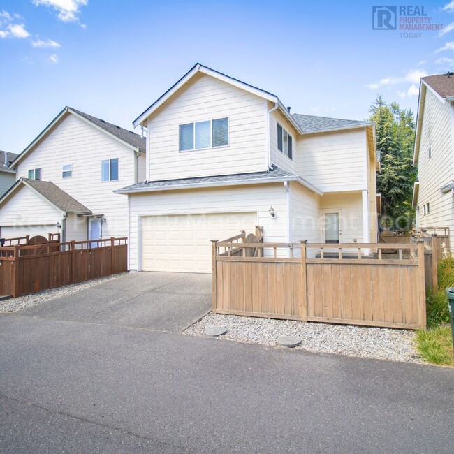 Building Photo - 3 Bedroom With Large Bonus Room! Rental