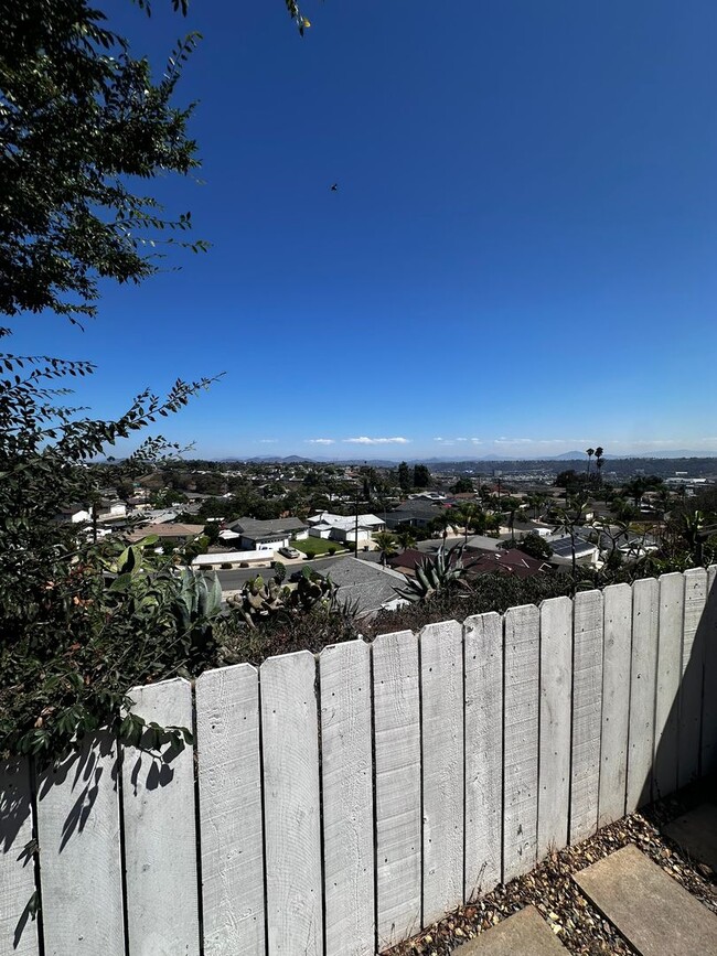 Building Photo - 2015-2019 Burroughs Street Unit 2019 Rental