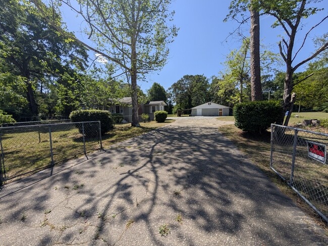 Building Photo - 427 Crossway Rd
