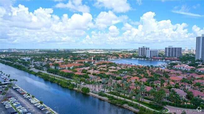 Building Photo - 20505 E Country Club Dr Unit 2039 Rental