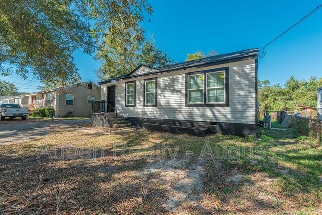 Photo - 2524 Rhodes Dr