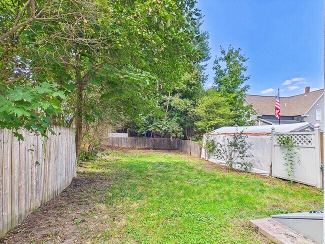 6 Waverly St