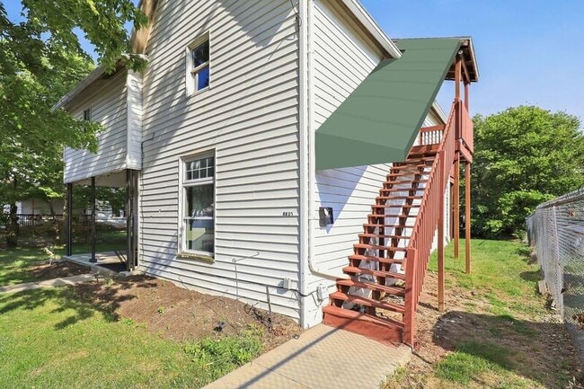 118-118 1/2 Logan Ave