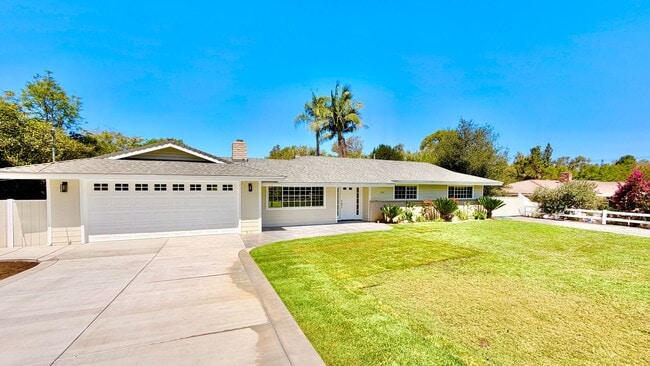 Building Photo - Lovely Single Story Home, Great Neighborhood, Amazing Yard Space, Close distance to Downtown Fall...