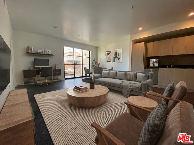 Photo - 5800 Harold Way Unidad 413