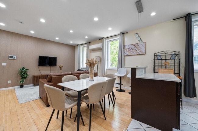 Building Photo - 1158 2nd Ave