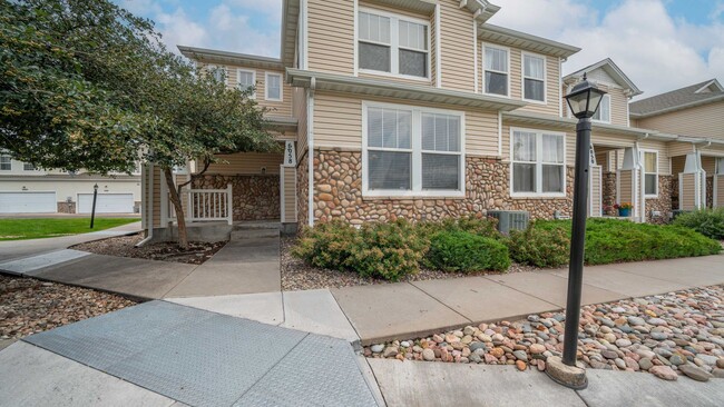 Two Story End Unit Townhome in Stetson Hills - Two Story End Unit Townhome in Stetson Hills