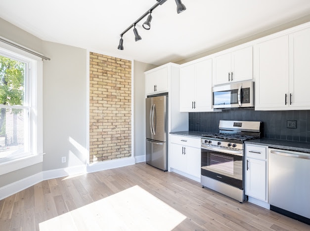 Photo - 2581 S Kinnickinnic Ave Unit Upper