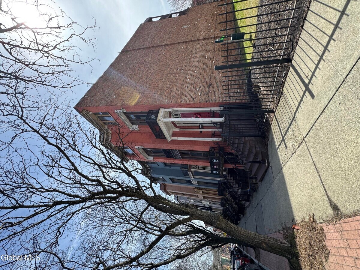 Photo - 2 Madison Pl Unit 1