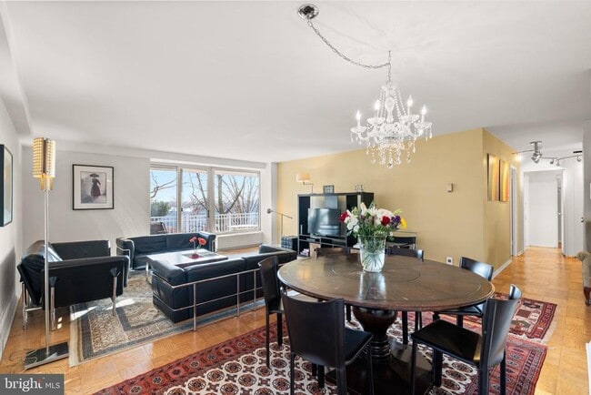 Building Photo - 1435 4th St SW Unit B211