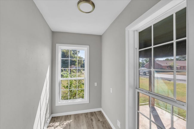 Photo - 1215 W 5th St