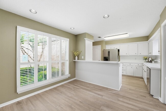 Photo - 2513 Country Club Blvd