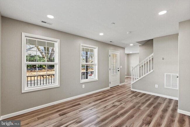 Photo - 41577 Church St