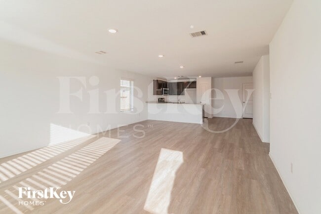 Photo - 453 Maple Bnd Ln