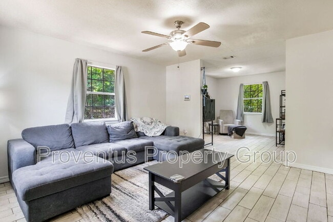 Photo - 1261 Basin St