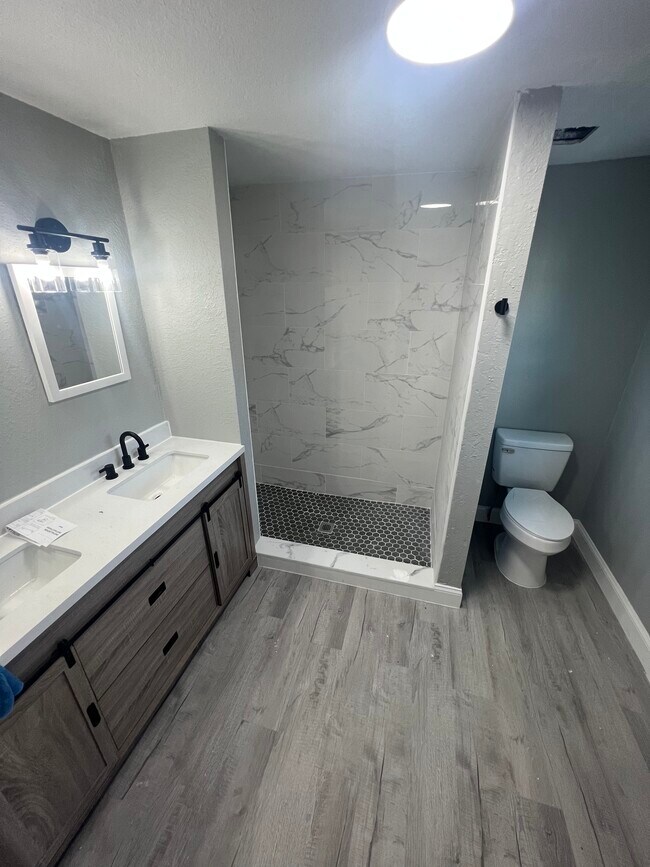 Photo - 2420 Post Rd