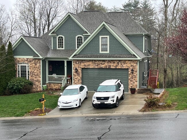 Building Photo - 12 Stone House Rd