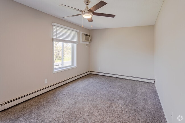 2BR, 1.5BA - 1,068SF - Primary Bedroom