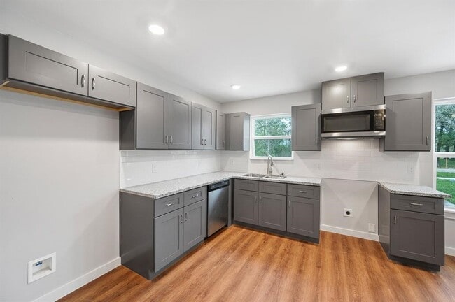 Building Photo - 6609 Bacher St Unit A