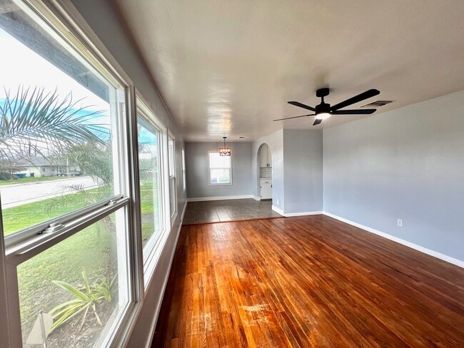 Photo - 214 Faber St