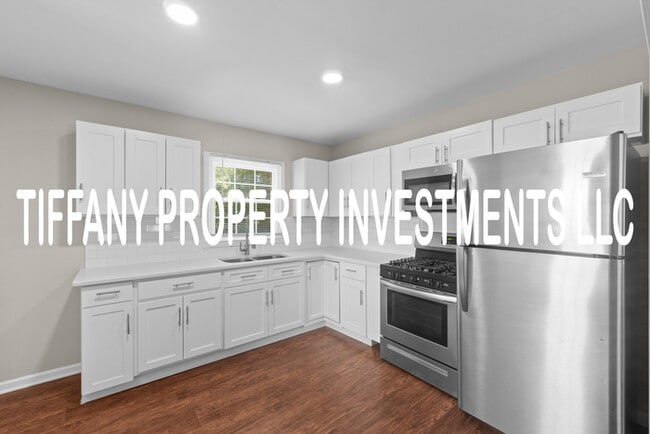 Photo - 654 Dundeen Dr