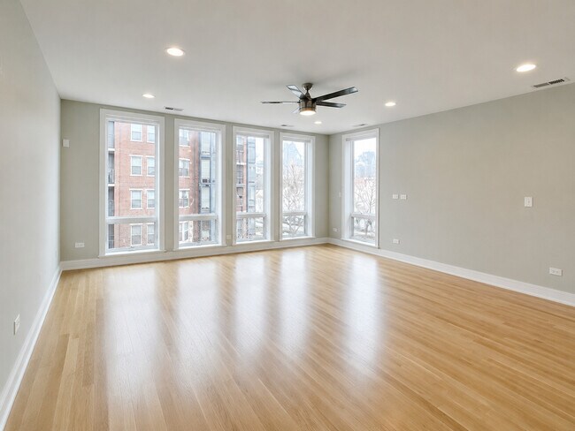 Photo - 1008 N Larrabee St