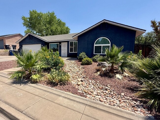 Four Bedroom Remodeled Home in Red Cliffs - Four Bedroom Remodeled Home in Red Cliffs