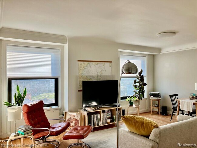 Photo - 15 E Kirby St Unit 731