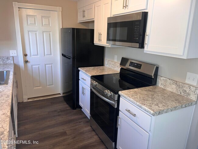 Photo - 10901 Hardwick Ln