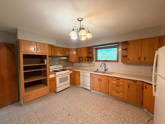 Photo - 330 E 69th Pl