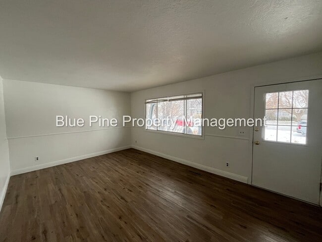 Photo - 743 May St