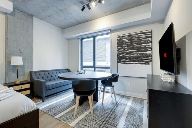 Photo - 742 Rue William Unit FL2-ID1294671P