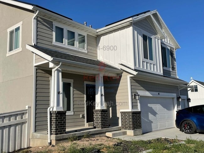 Photo - E Pear St Duplex