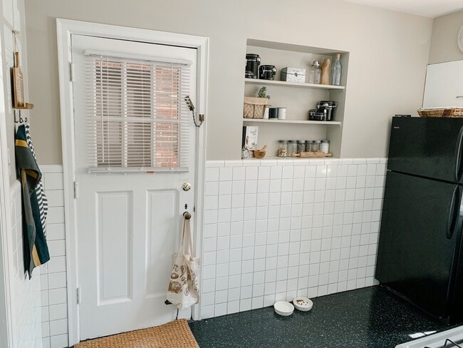 150-152 N Brentwood