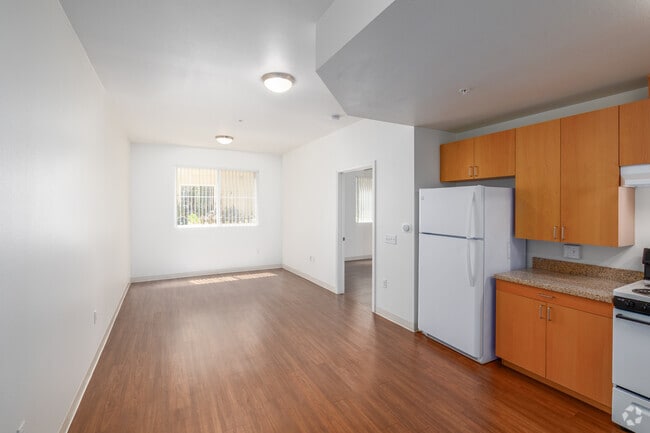 1 dormitorio, 1 baño - 511 pies cuadrados - Sala de estar - Winnetka Senior Apartments