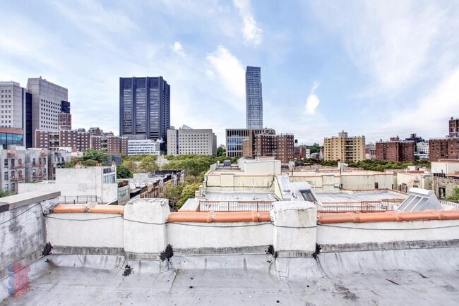 Photo - 1590 Lexington Ave Unit 24