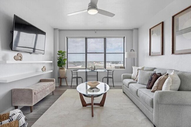 Building Photo - 311 W Ashley St Unit 706