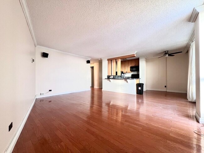 Photo - 10883 Saskatchewan Dr NW