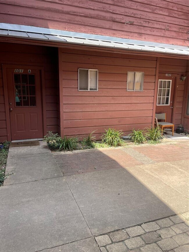 Photo - 2222 Mission Hill Dr