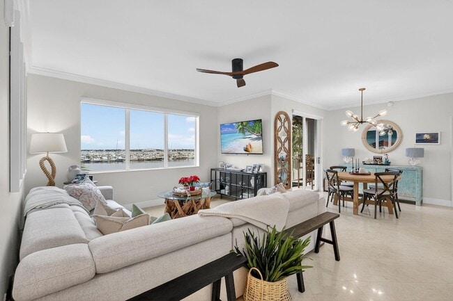 Building Photo - 675 NW Flagler Ave Unit 202