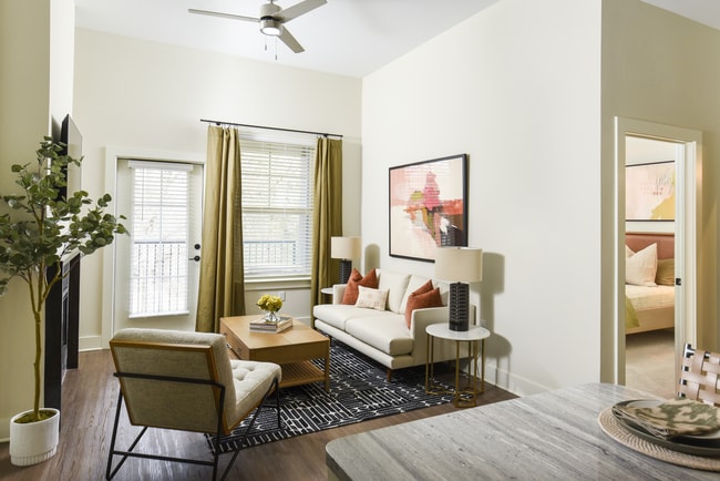 Crowne at Hickory Grove