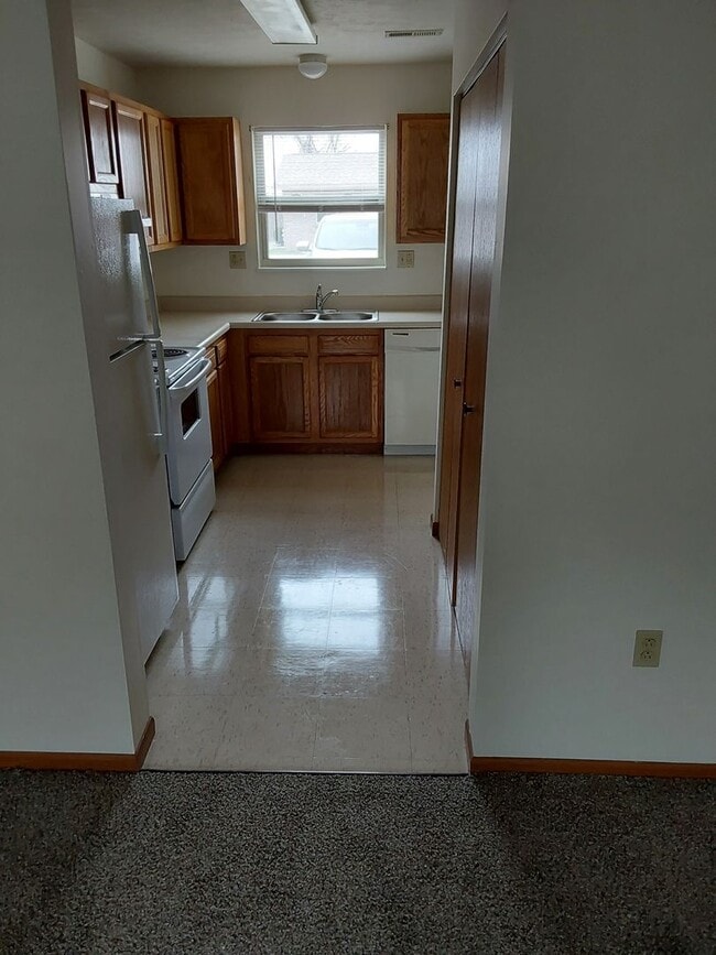 Building Photo - 2 BR 50% Glenn View Rental