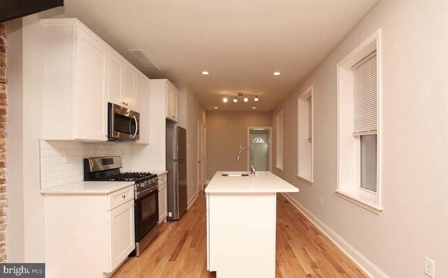 Photo - 758 N 43rd St