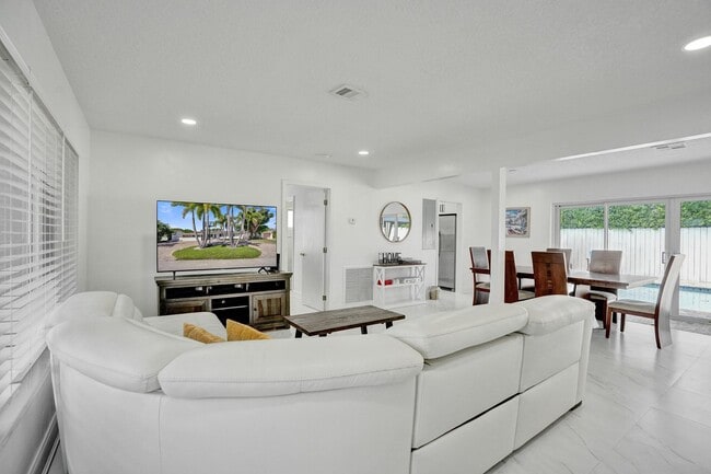 Photo - 1633 SE 5th Ct