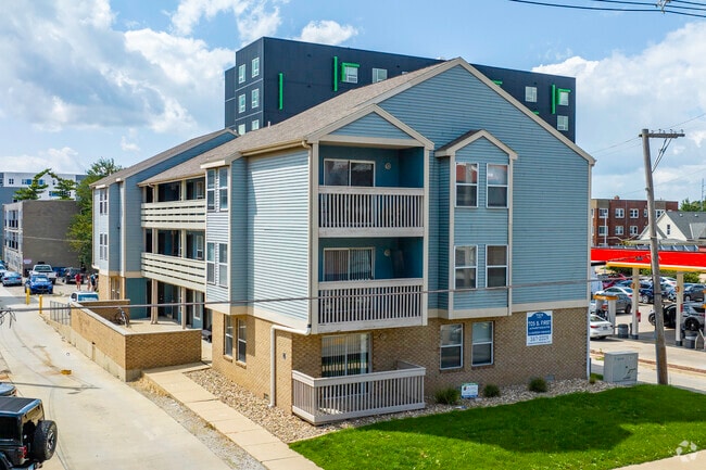 Building Photo - 705 S 1st St