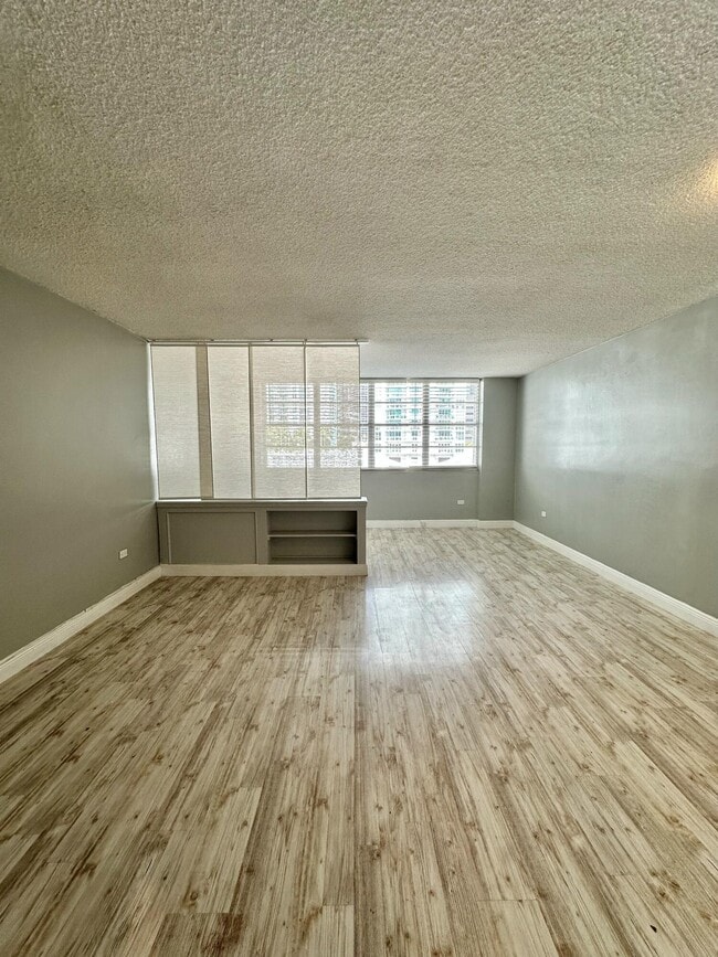 Building Photo - 905 Brickell Bay Dr Unit 1223 Rental